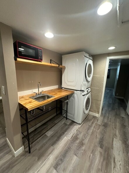 Building Photo - 654 E 500 N