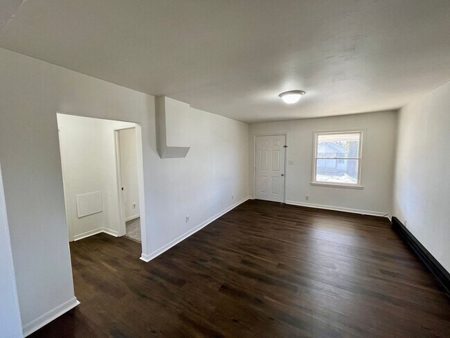 Building Photo - 17-17A E Washington St