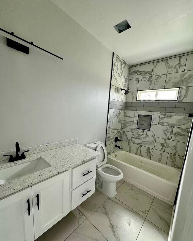 Building Photo - 8937 Mount Rushmore Ln