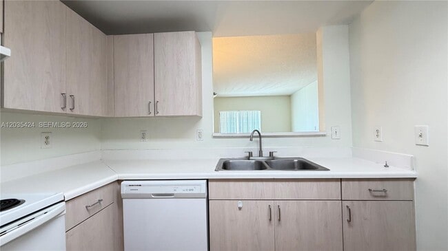 Building Photo - 50 Menores Ave