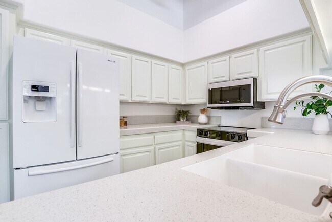 Building Photo - 3 bed, 2 bath Single Family Home in North ...