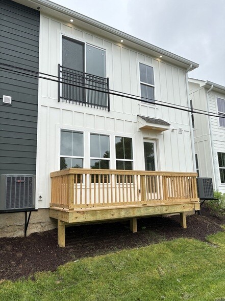 Building Photo - 341 Archwood Dr