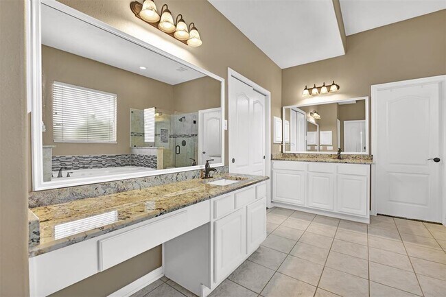 Building Photo - 8322 Shoregrove Dr