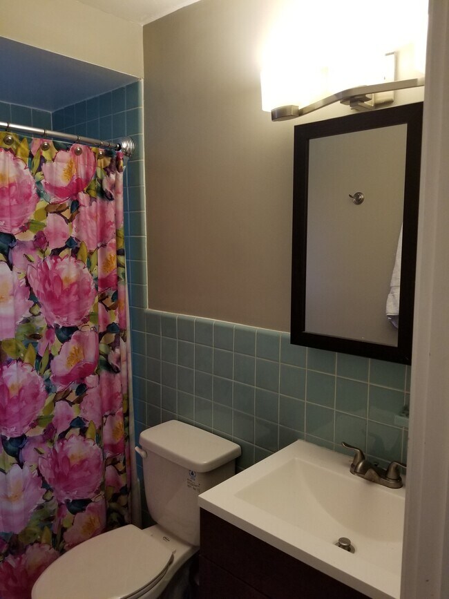 Building Photo - 4030 W 13 Mile Rd