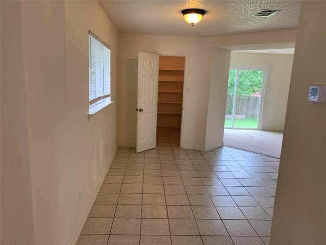 Building Photo - 1033 Silverstone Ln