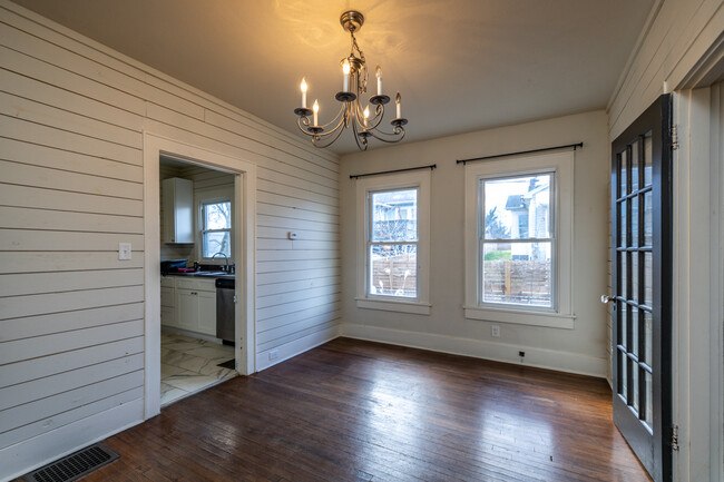 Building Photo - 708 E Woodland Ave