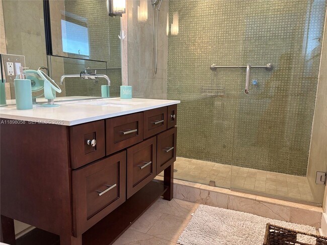 Building Photo - 1410 Polk St