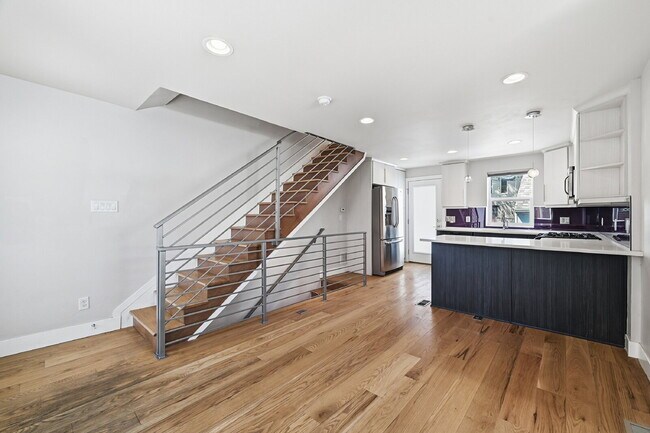 Building Photo - $2,495.95 - 2 Bed, 2 Bath Townhome In Denver with Central AC and In Unit Laundry!