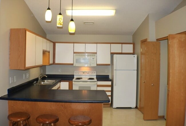 Building Photo - $1,125 | 2 Bedroom, 1 Bathroom Condo | No Pets | Available for an April 16th, 2026 Move In!*