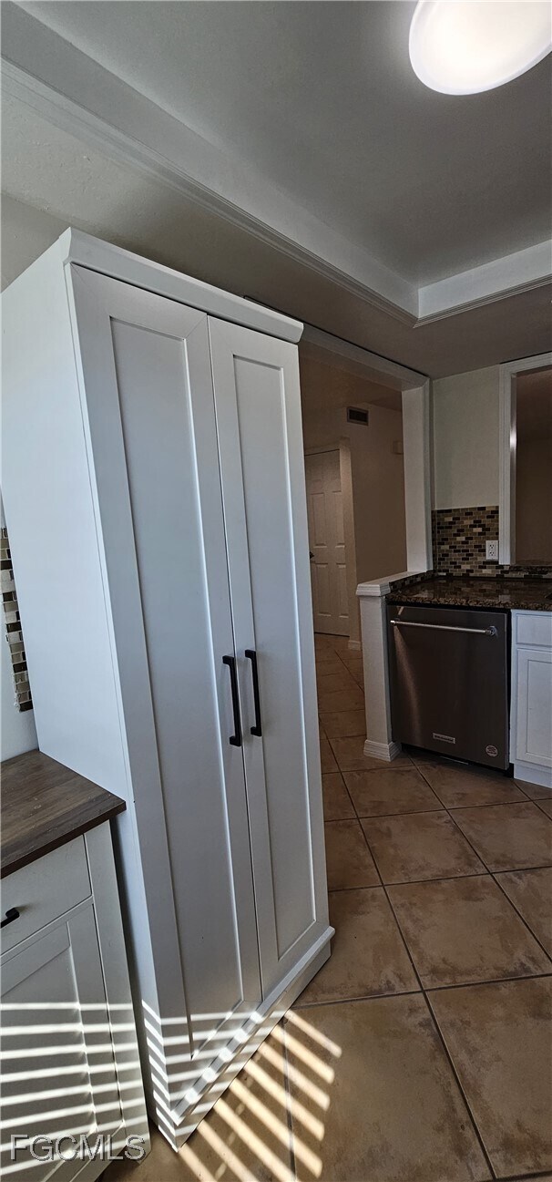 Building Photo - 1519 Cape Coral Pkwy W