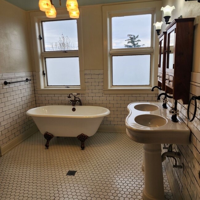 Building Photo - 510 W Galena St