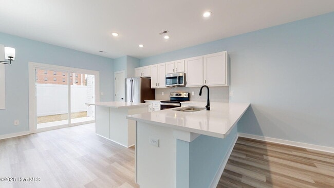 Building Photo - 604 Windsurfing Ln