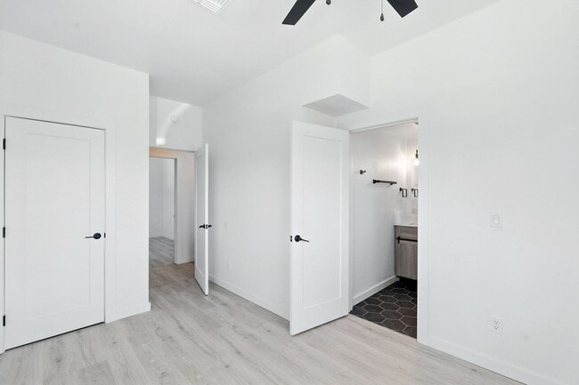 Building Photo - 840 E 6th St