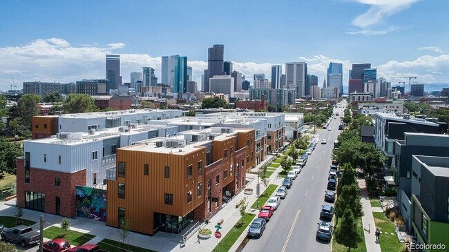 Building Photo - 2525 Arapahoe St