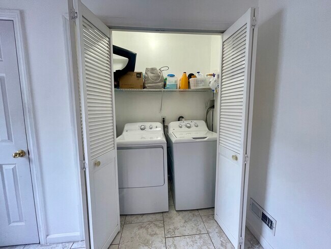 Building Photo - 39 Mabel St