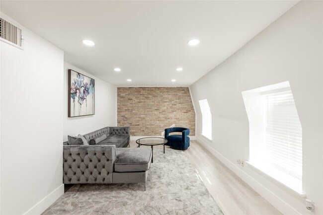 Building Photo - 2601 Marilee Ln