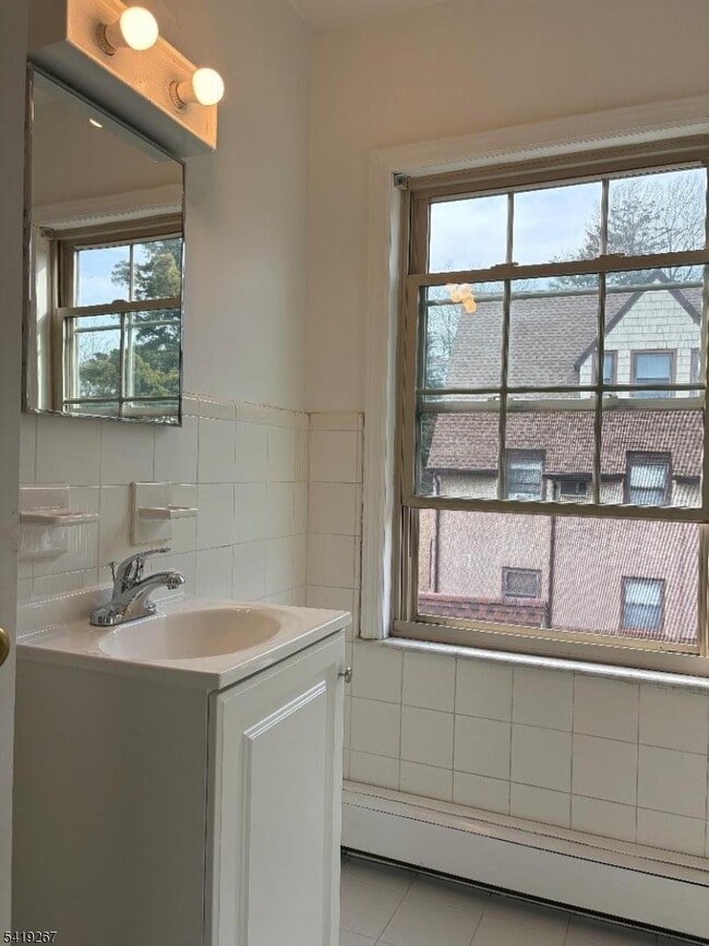 Building Photo - 1 Club St