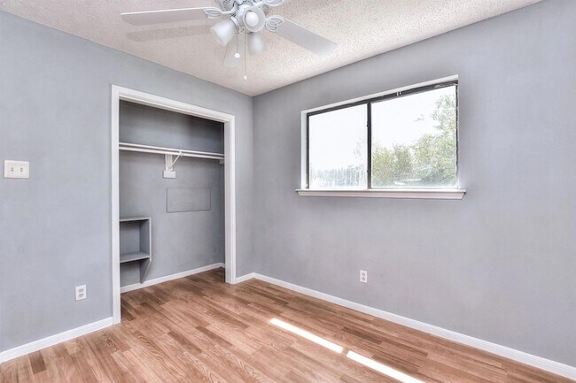 Building Photo - 1202 Southwalk St