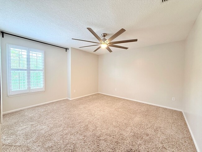 Building Photo - Spacious Two-Story Home with Hot Tub, Pool Table & Fenced Yard in Panther Creek