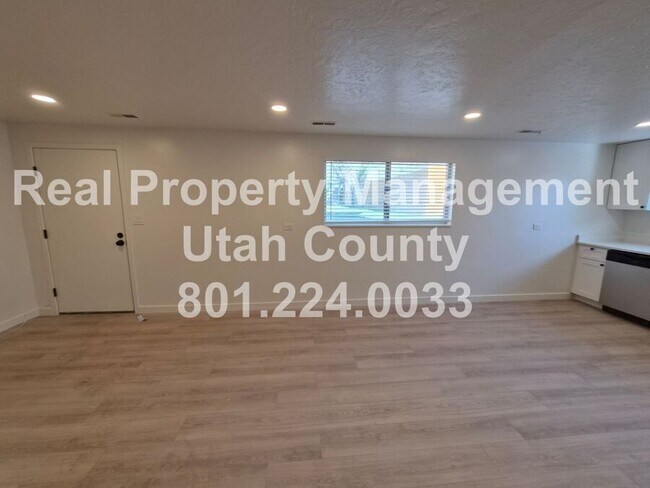 Building Photo - 1146 W 100 N