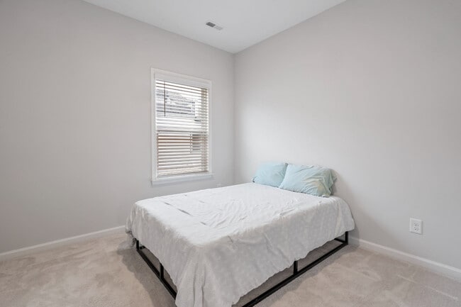 Building Photo - 214 Maidstone Trail