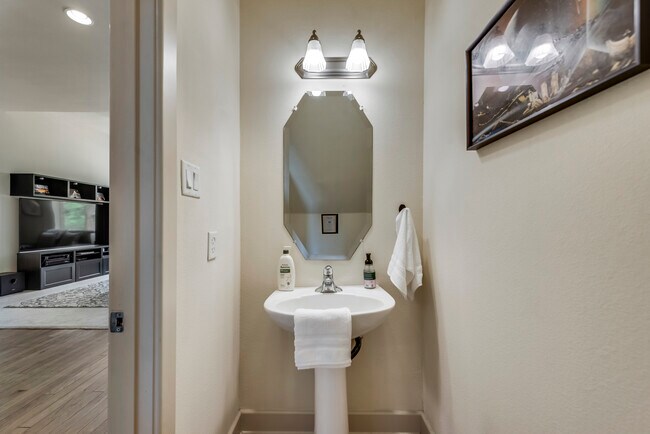 Building Photo - 2718 Floyd St