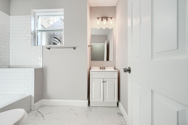 Building Photo - Homewood