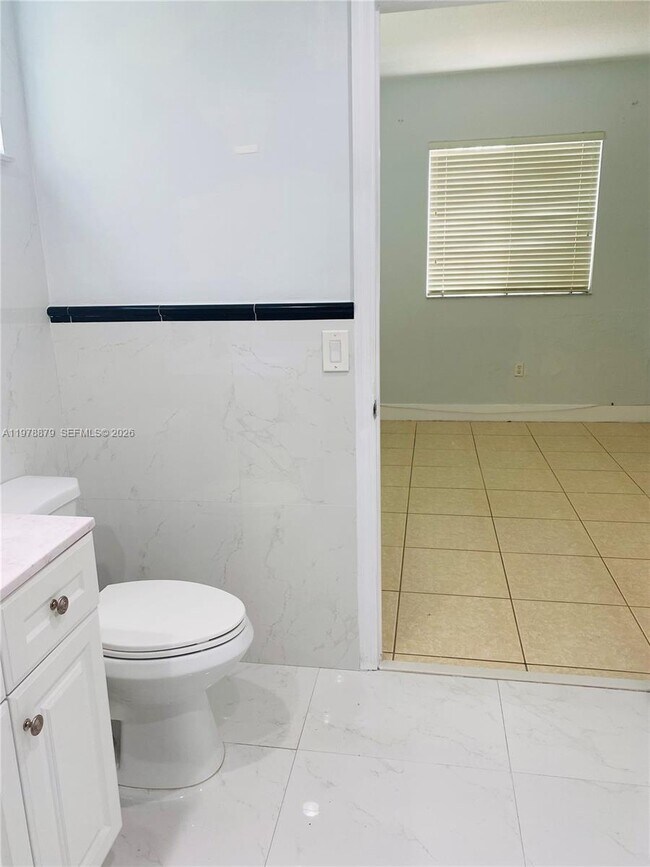 Building Photo - 17415 NW 75th Pl