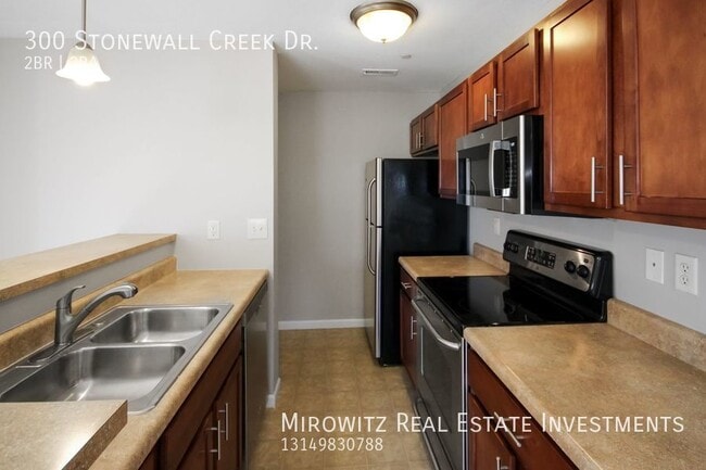 Building Photo - 300 Stonewall Creek Dr