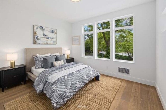 Building Photo - 4758 Green Lake Way N