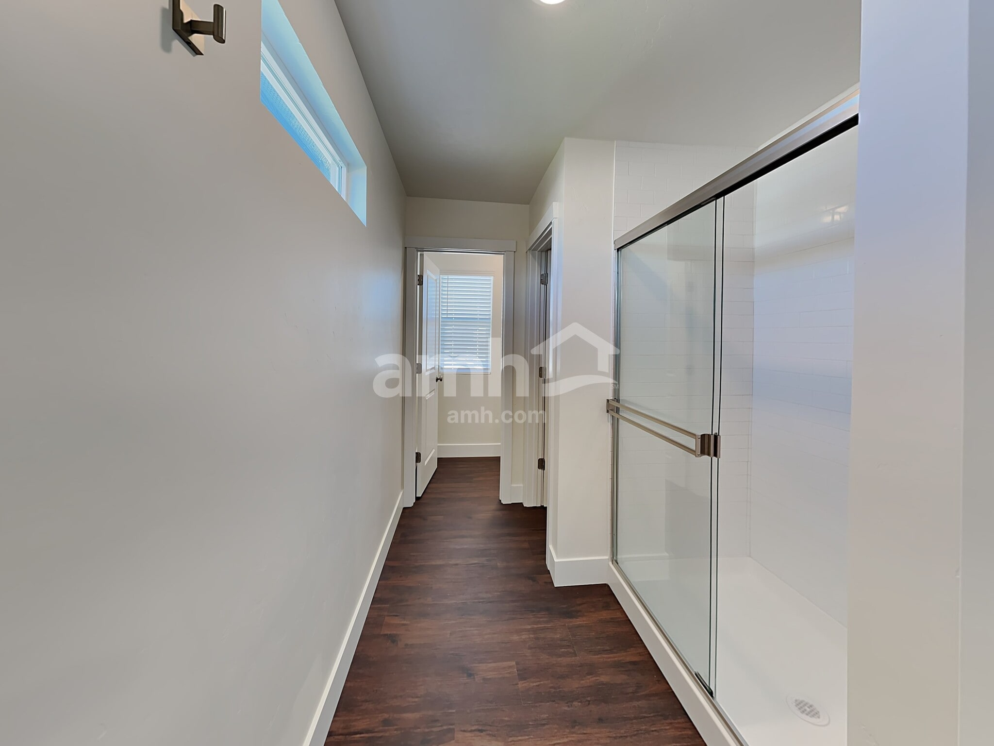 Building Photo - 1304 N Barkvine Ave