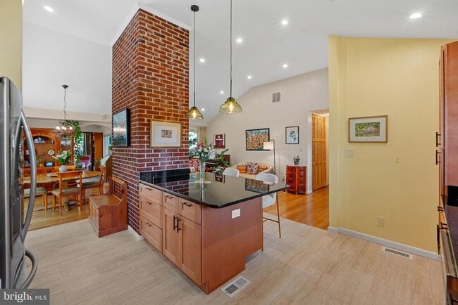 Building Photo - 5929 Avon Dr