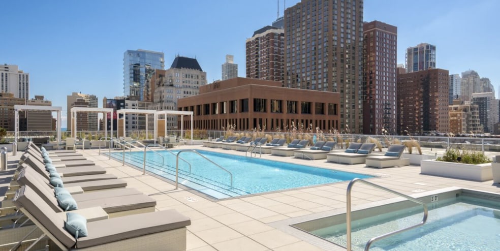 Building Photo - 1212 N La Salle Dr