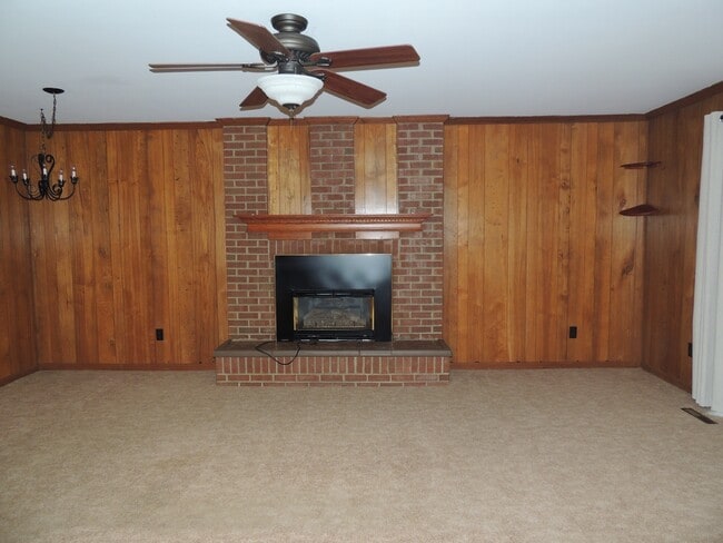 Building Photo - 2549 Bogese Dr