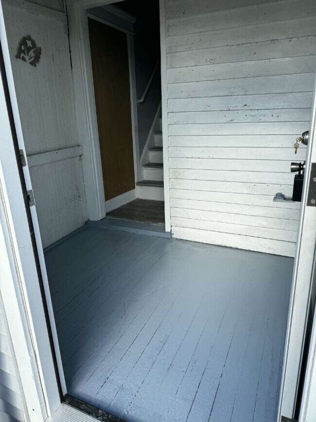 Building Photo - 25TH ST