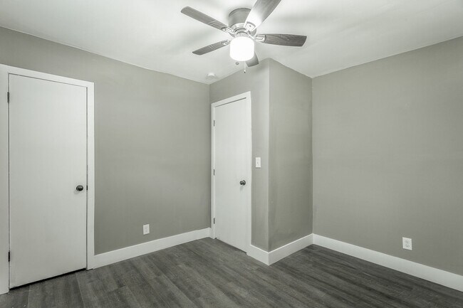 Building Photo - 1100 S Willow