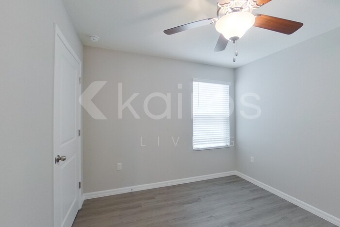 Building Photo - 8648 SW 43rd Ter