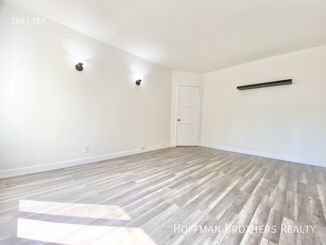 Building Photo - 522 Heliotrope Dr