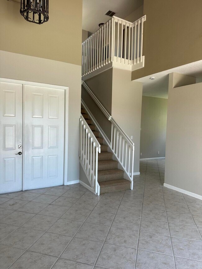 Building Photo - 127 Lancaster Way