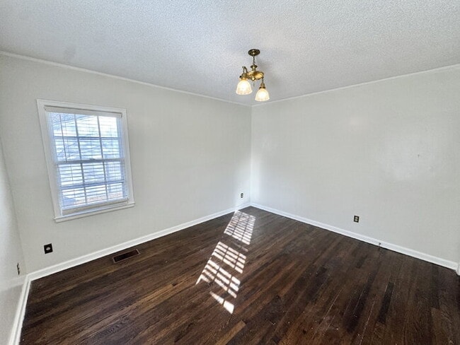 Building Photo - 135 S Greer St