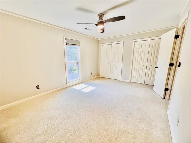 Building Photo - 205 Kinderhill Ct