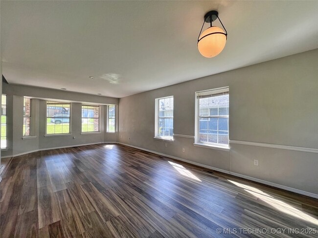 Building Photo - 3610 E 55th Pl