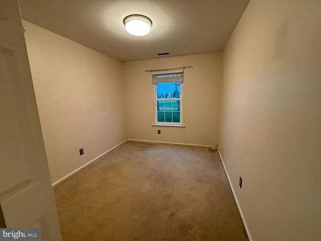 Building Photo - 903A Sedgefield Dr