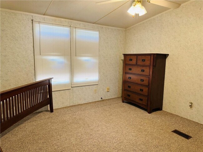 Building Photo - 5389 Riverview Dr