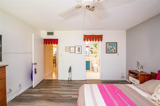 Building Photo - 2101 Lucaya Bend