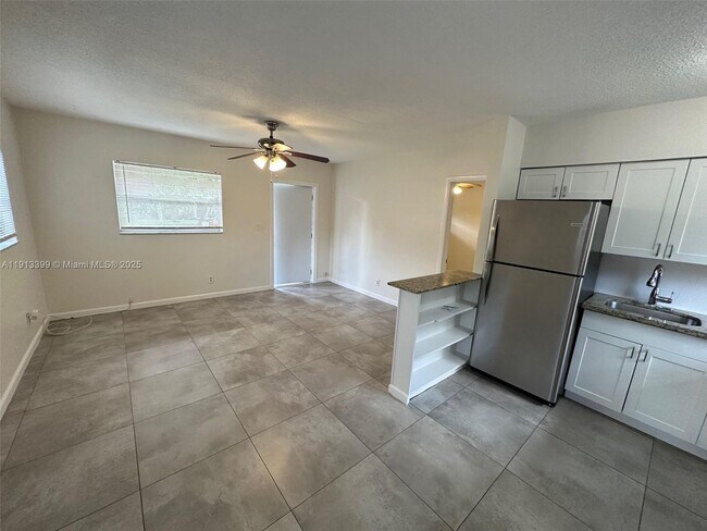 Building Photo - 307 SW 10th Ave