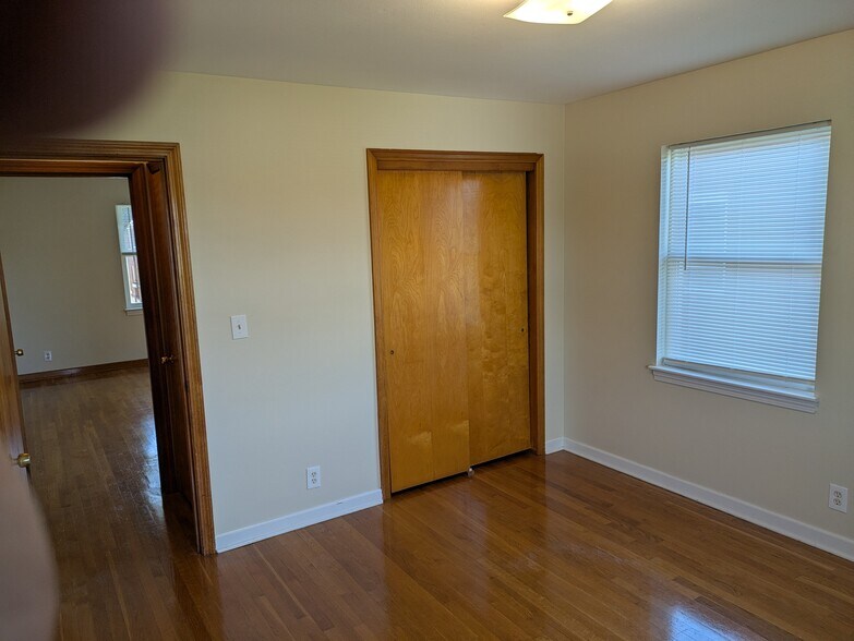Building Photo - 2909 Abigail Dr