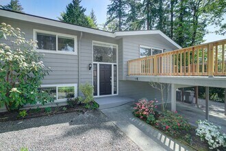 Building Photo - 5Bd/2.25Ba Kirkland Home