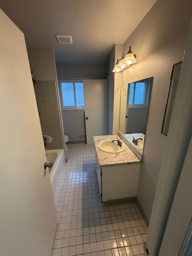 Building Photo - Charming Home in St. Clair Shores - PHOTOS COMING SOON