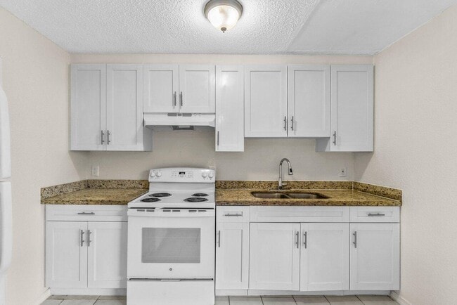 Building Photo - 4915 Gulfstream Rd